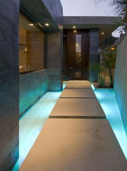 a_luxury_bachelor_pad_fit_for_a_king_640_02