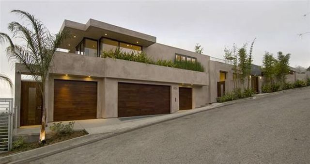 a_luxury_bachelor_pad_fit_for_a_king_640_09