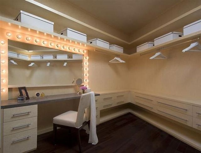a_luxury_bachelor_pad_fit_for_a_king_640_11