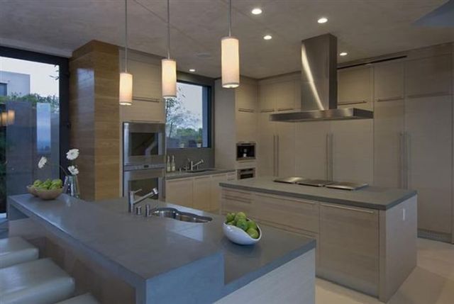 a_luxury_bachelor_pad_fit_for_a_king_640_16