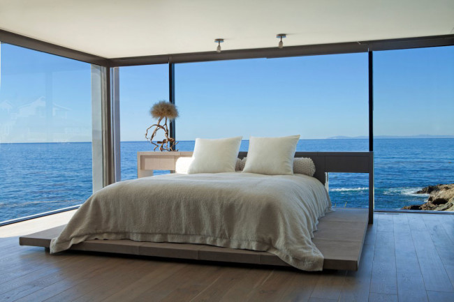 Id-probably-turn-the-bed-around-for-that-insane-view.-OS-1200-X-800-650x433